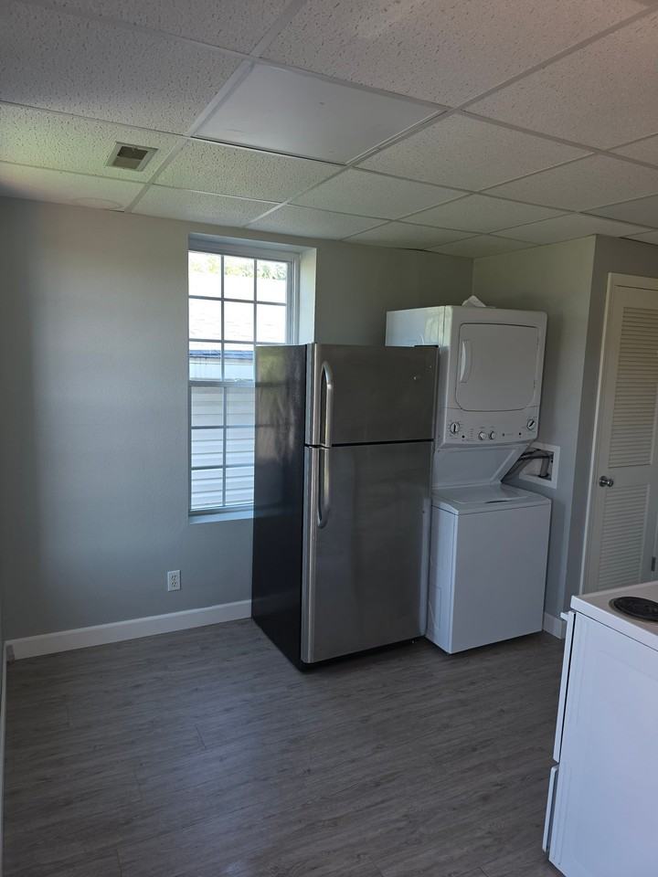 624 School St #A - Photo 2 of 11