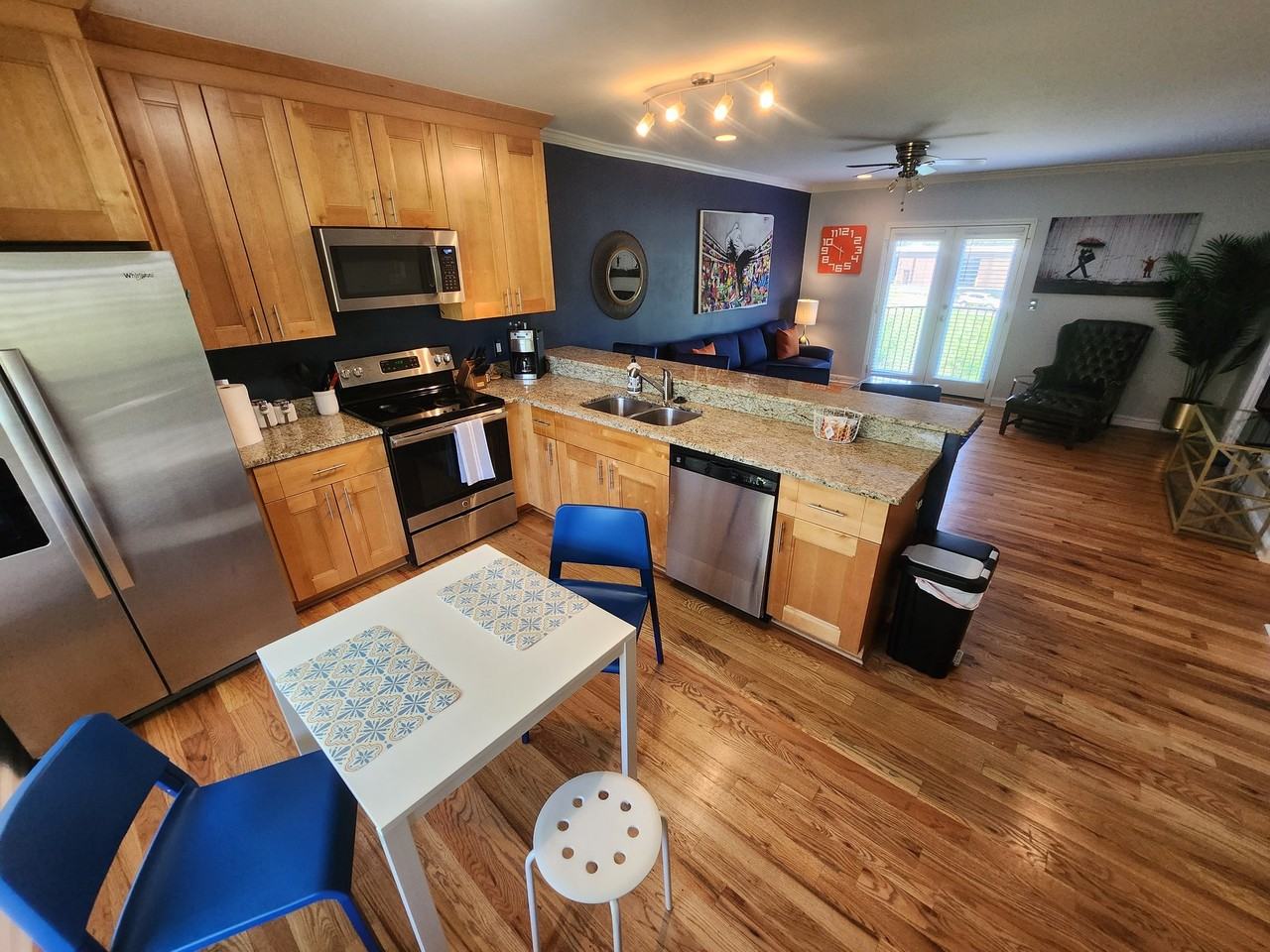 453 Windsor St Sw - Photo 2 of 20