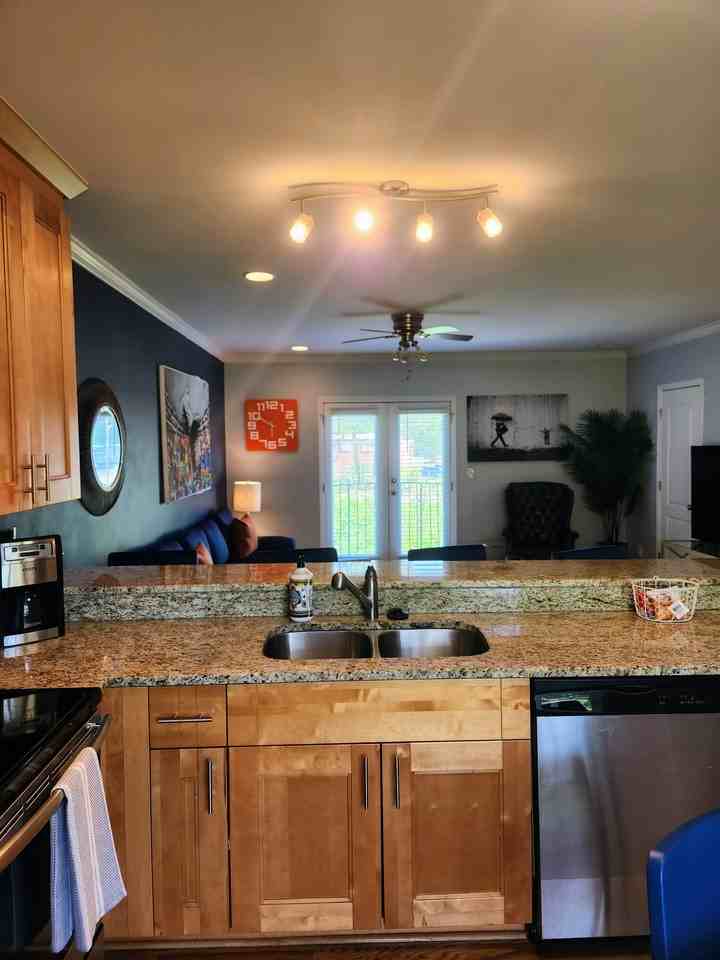 453 Windsor St Sw - Photo 3 of 20