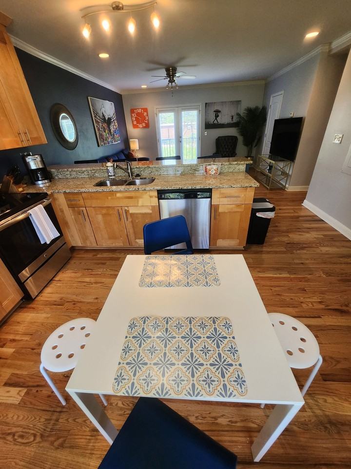 453 Windsor St Sw - Photo 4 of 20