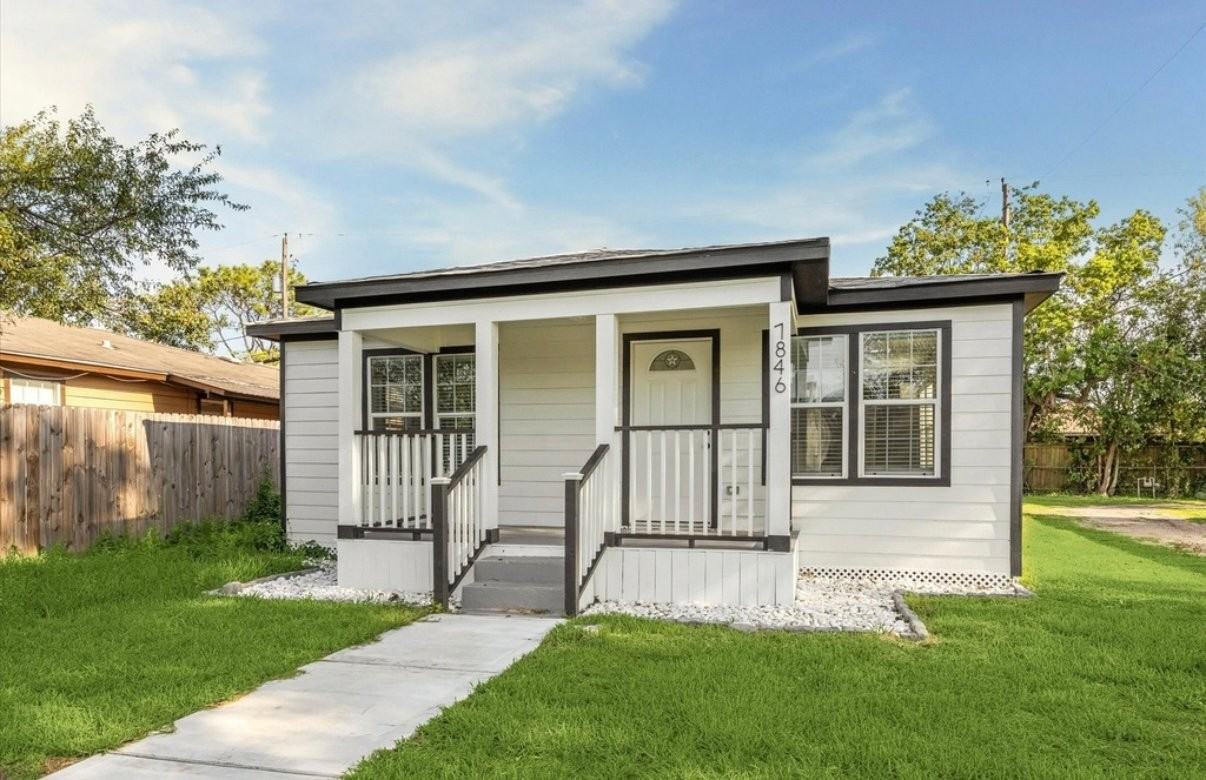 7846 Howton St - Photo 3 of 15