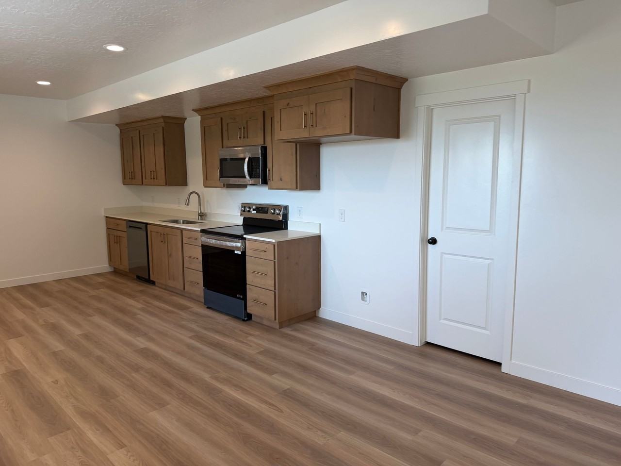 2714 Eagle Dr - Photo 2 of 4
