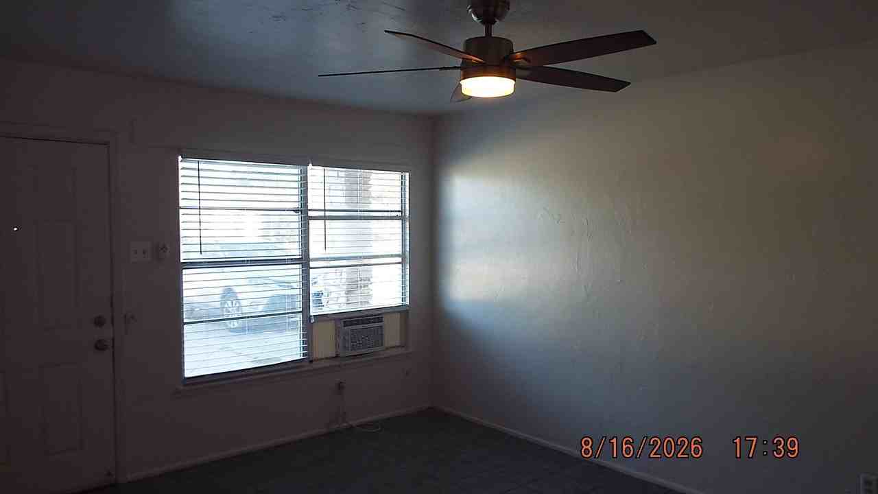 807 Stonegate Dr - Photo 3 of 14