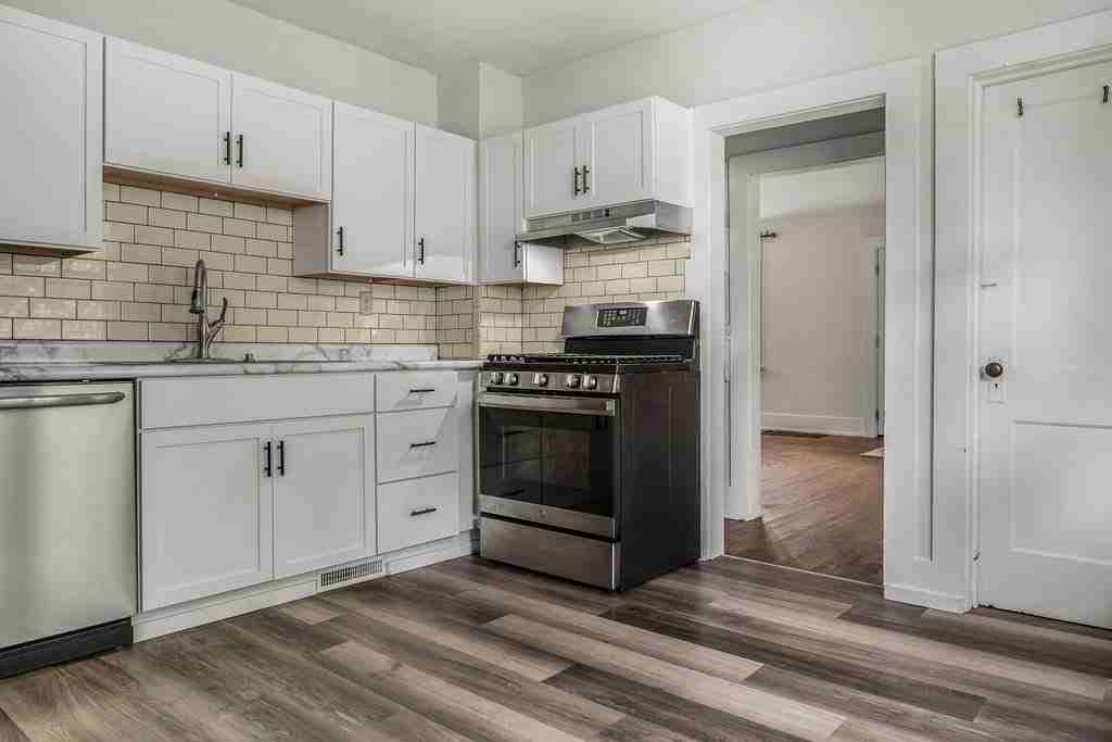 1837 Howell St - Photo 5 of 12