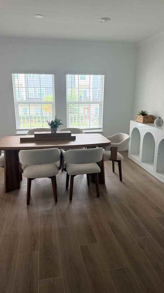 1527 W Chestnut St - Photo 2 of 5