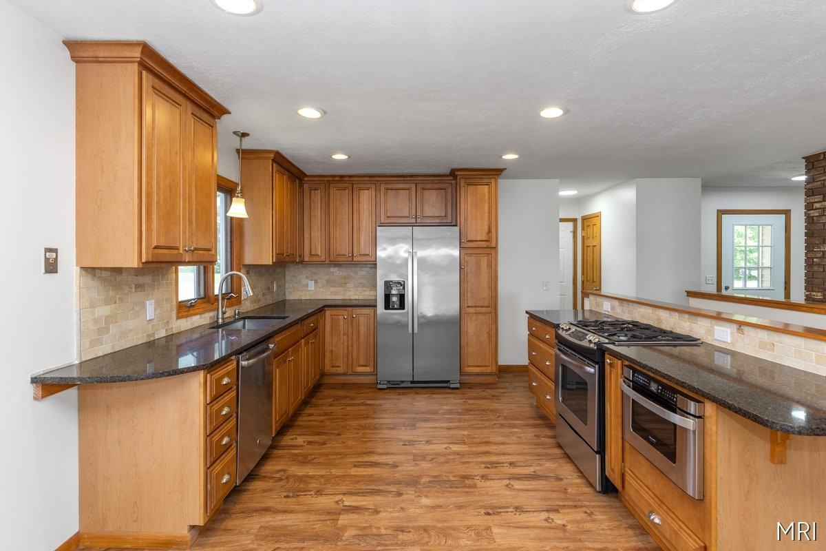 8303 Cowan Lake Dr Ne - Photo 3 of 20