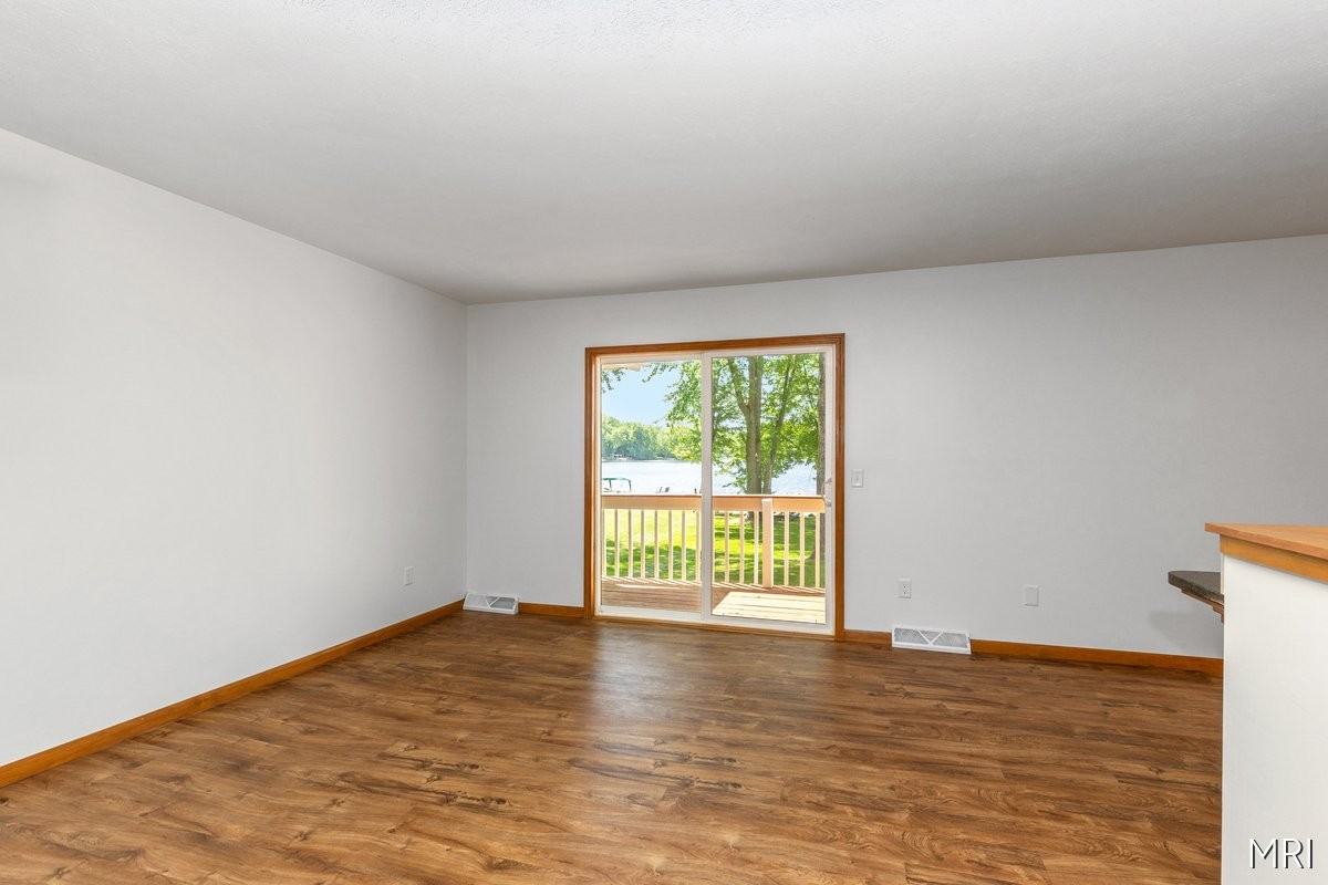 8303 Cowan Lake Dr Ne - Photo 5 of 20