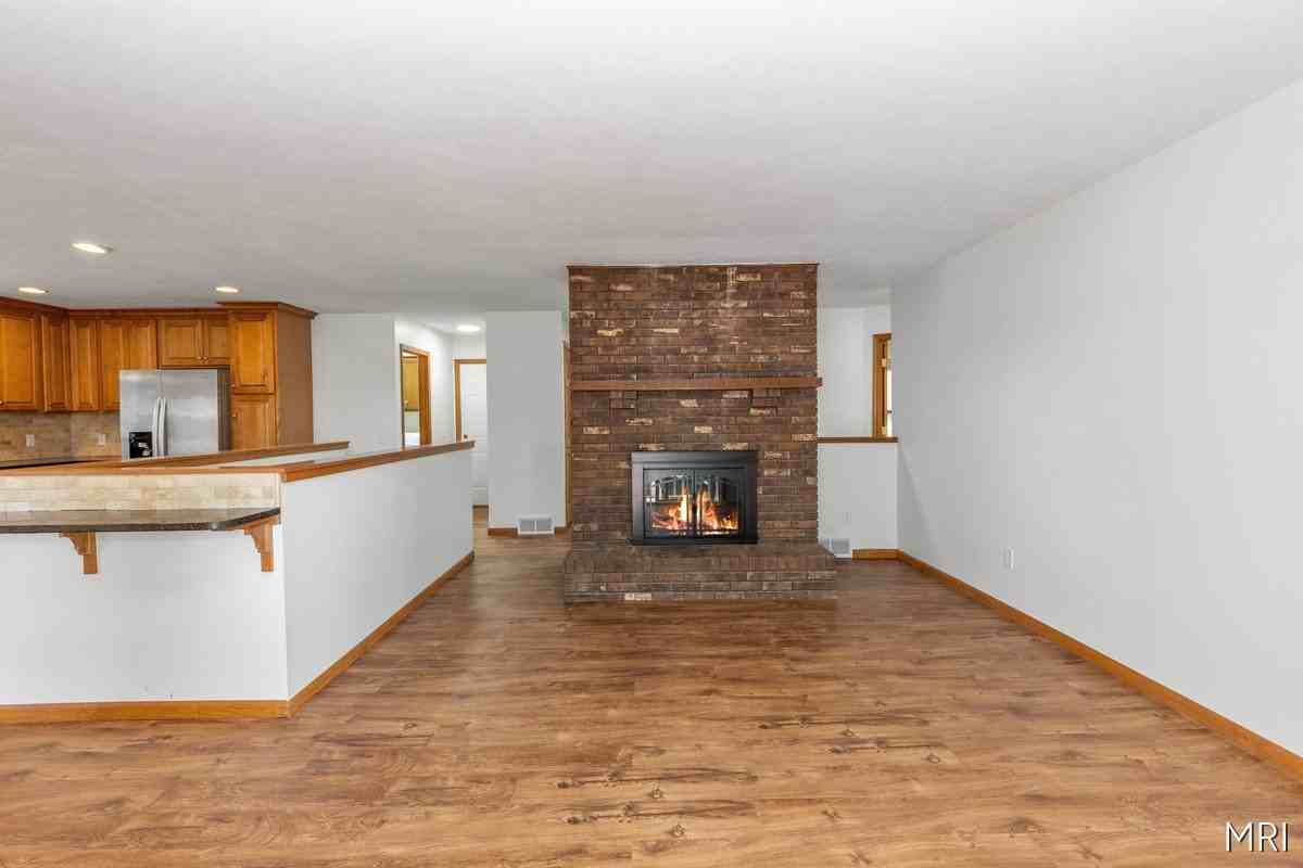 8303 Cowan Lake Dr Ne - Photo 7 of 20