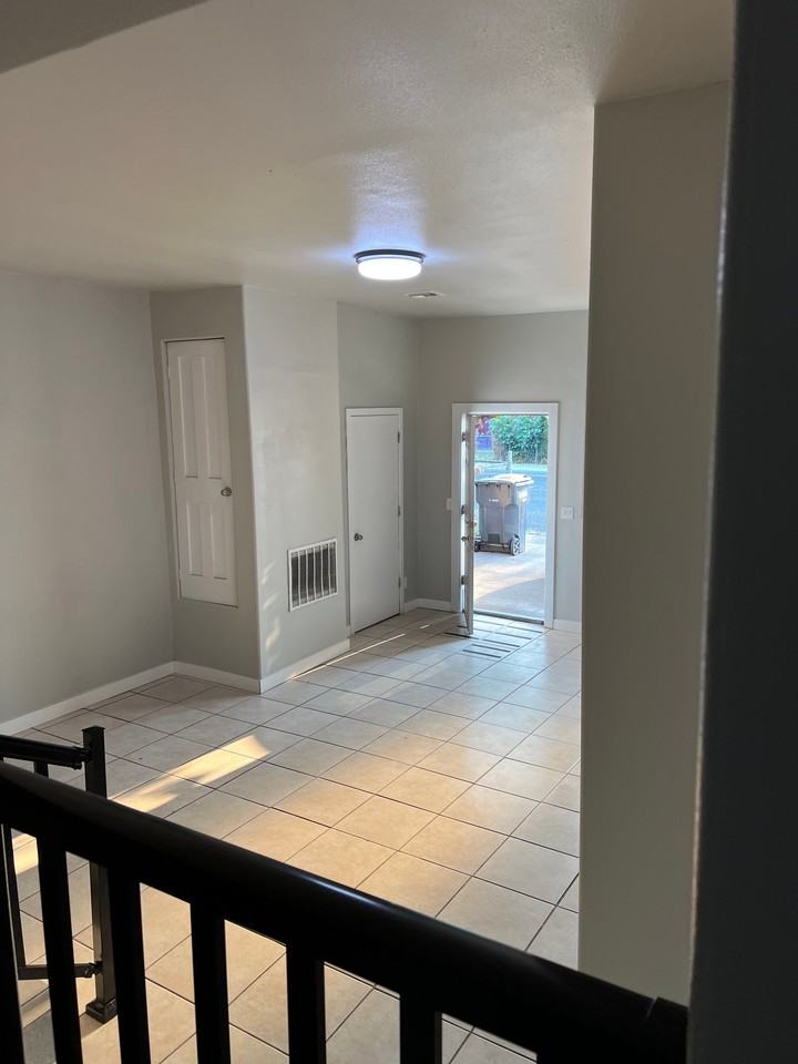 821 Sw Bade Ave - Photo 2 of 20