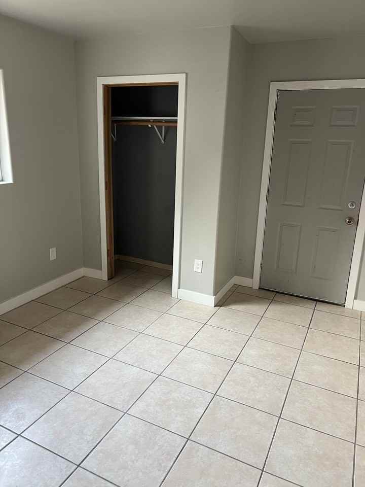821 Sw Bade Ave - Photo 5 of 20