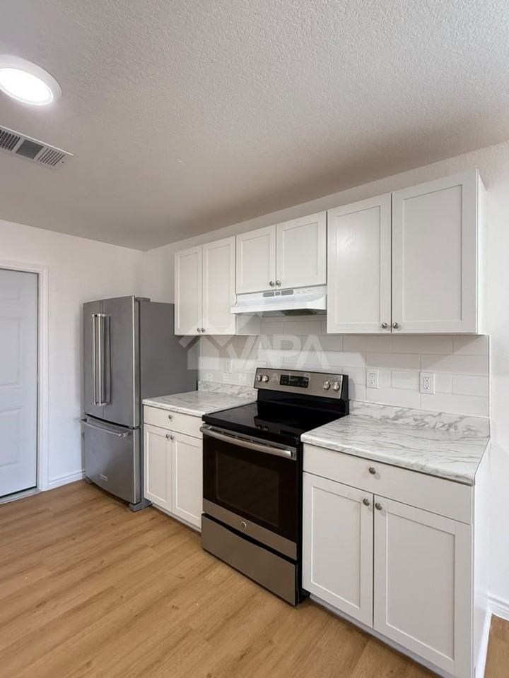 2731 Candleridge Dr - Photo 4 of 17