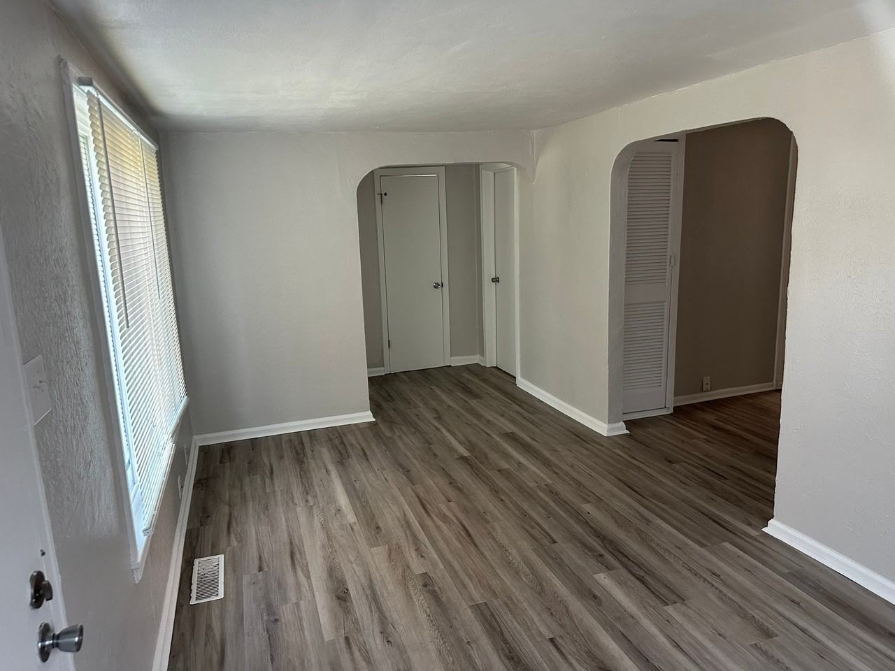 1165 S Drexel Ave - Photo 3 of 8