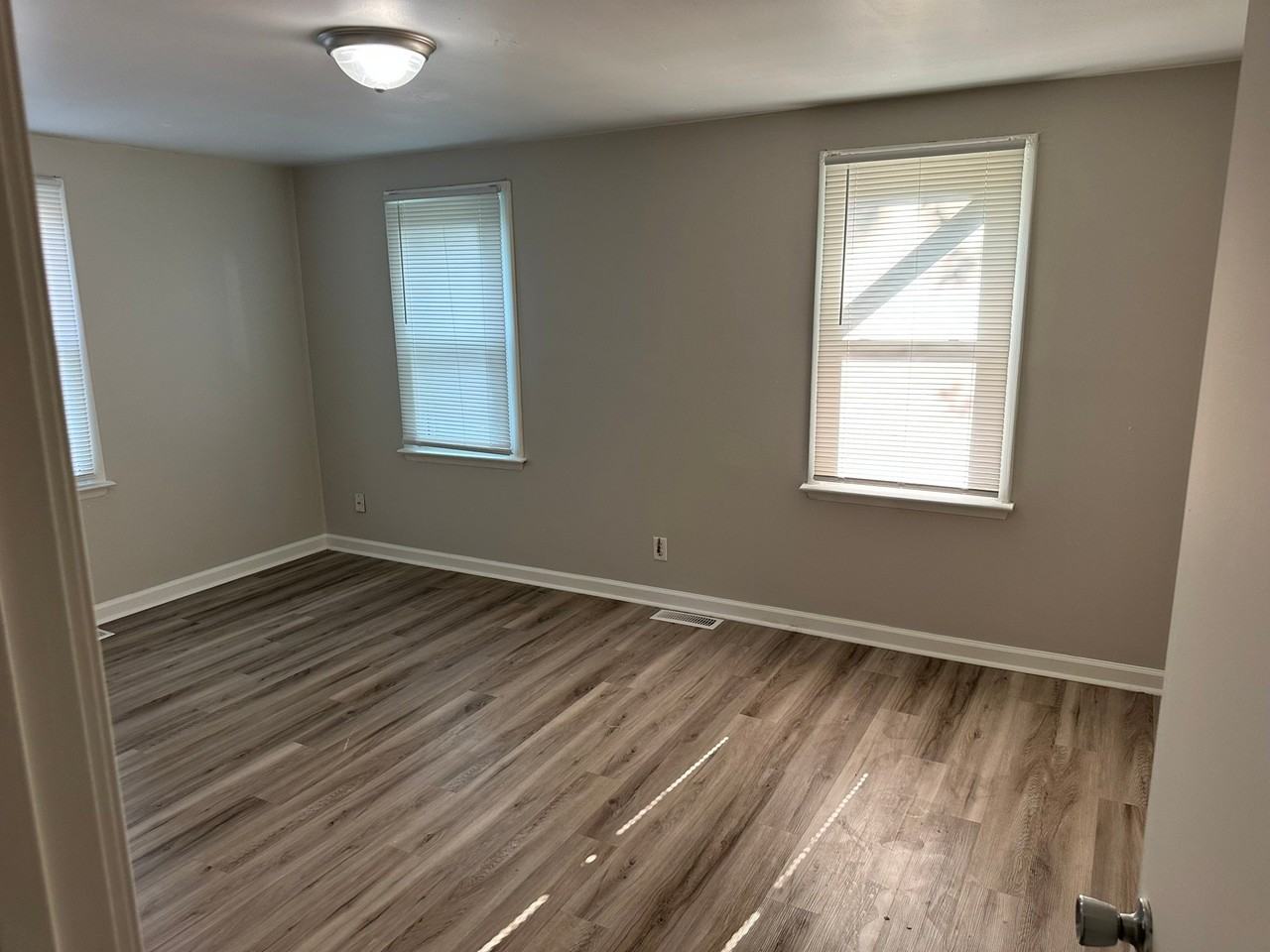 1165 S Drexel Ave - Photo 4 of 8