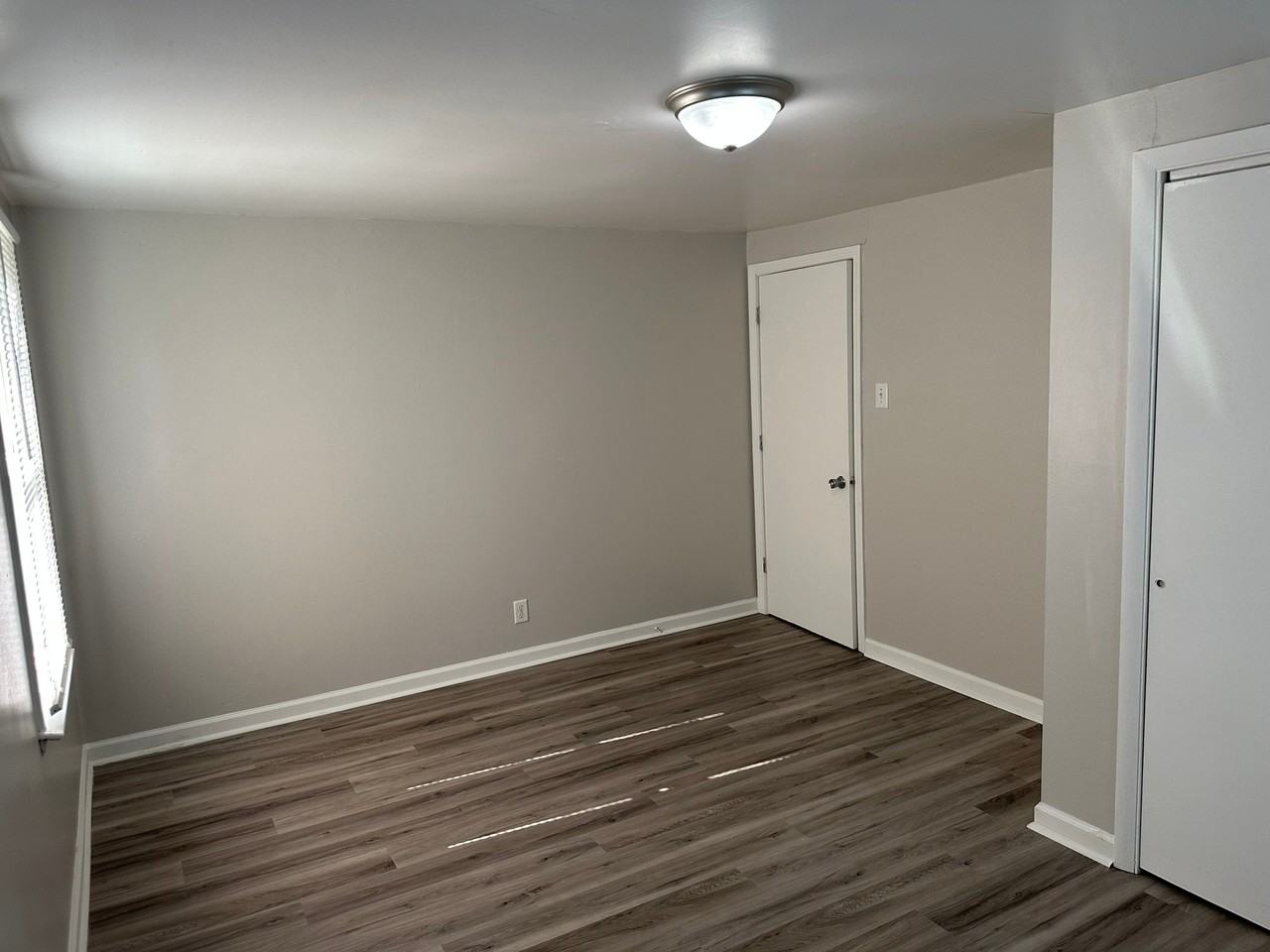 1165 S Drexel Ave - Photo 6 of 8