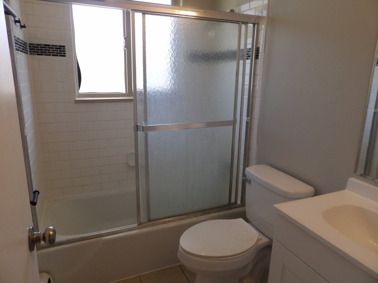 1120 Holland Park Blvd #2 - Photo 6 of 14