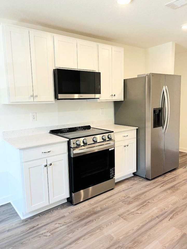 190 E Iris Ln - Photo 2 of 10