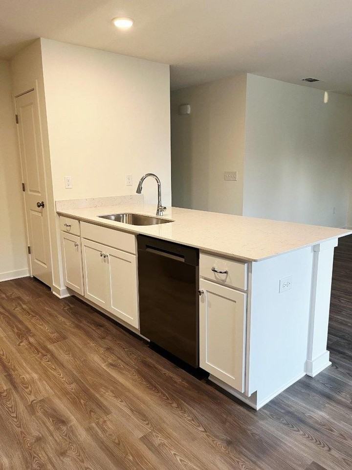 190 E Iris Ln - Photo 3 of 10