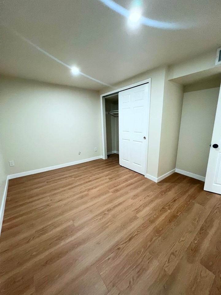 6520 Depew Ct - Photo 3 of 9