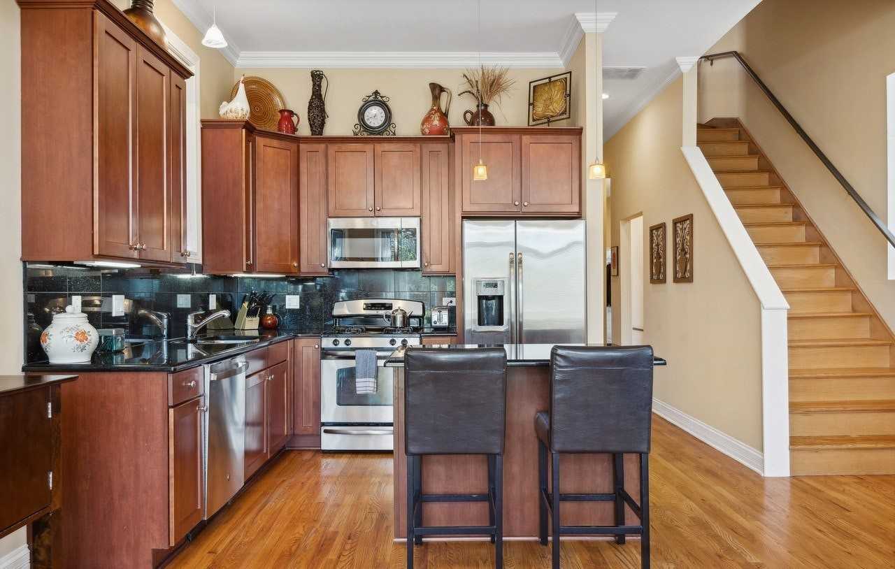 2428 West Cortez Street - Photo 2 of 20