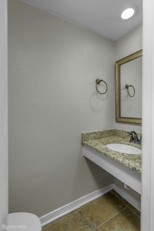 10133 Saratoga Drive - Photo 2 of 30