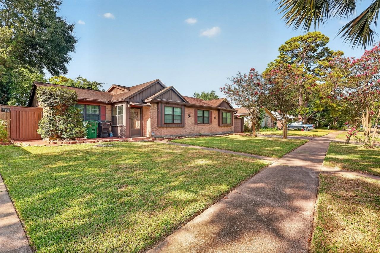 9223 Tooley Drive - Photo 4 of 41