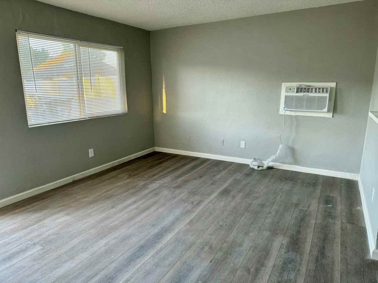 1521 East Barbour Street, Unit C - Photo 2 of 10