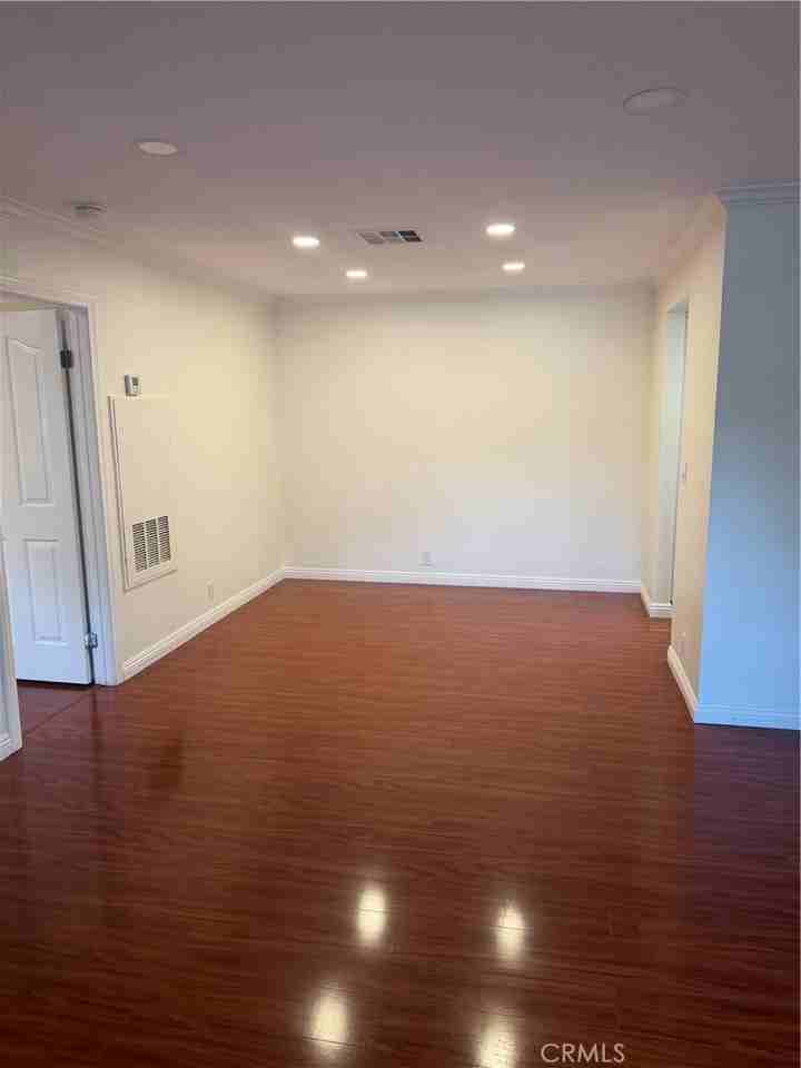 25611 Indian Hill Ln - Photo 2 of 37