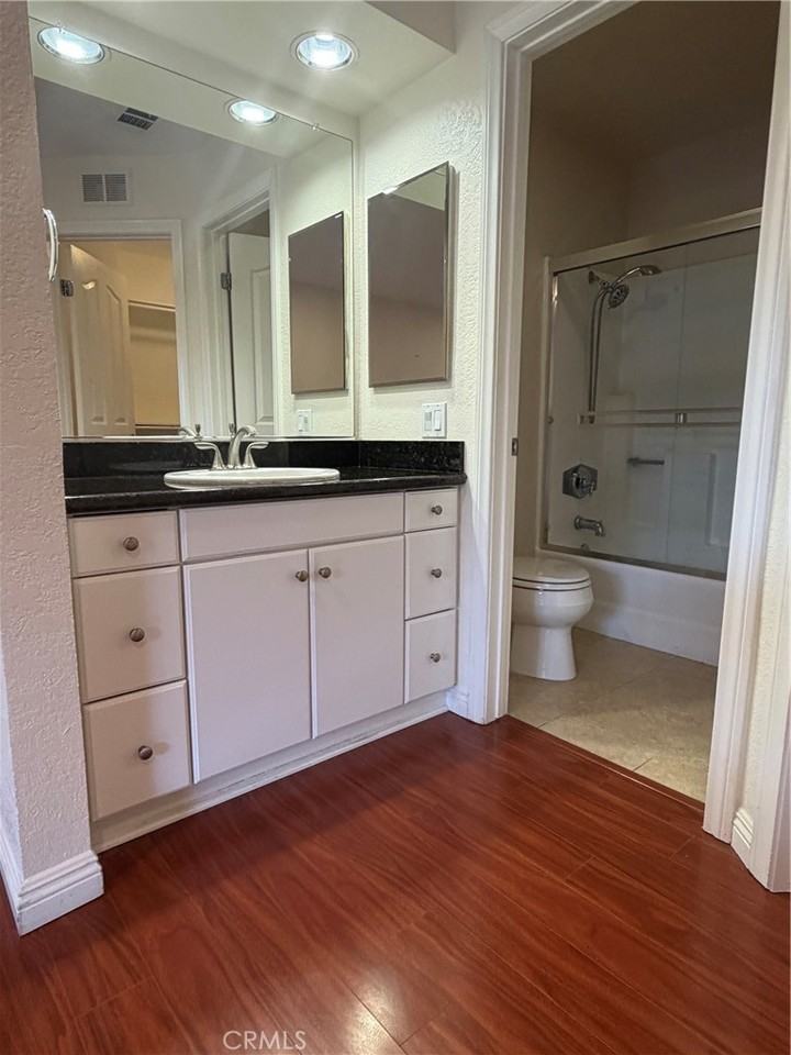 25611 Indian Hill Ln - Photo 5 of 37