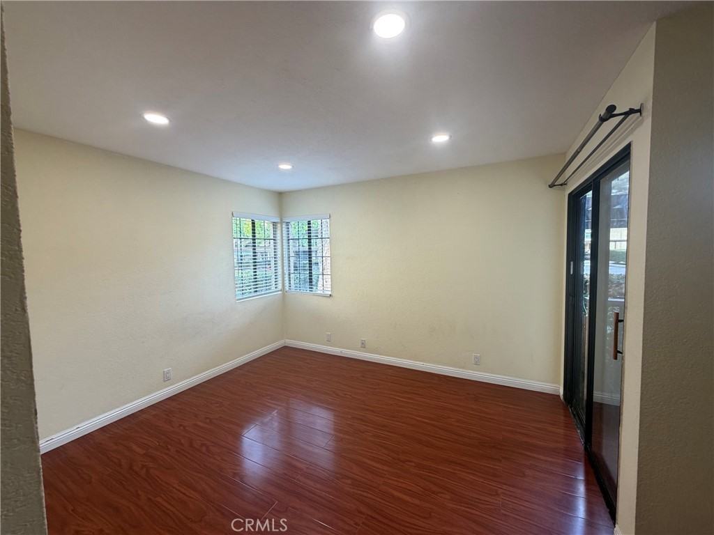 25611 Indian Hill Ln - Photo 6 of 37