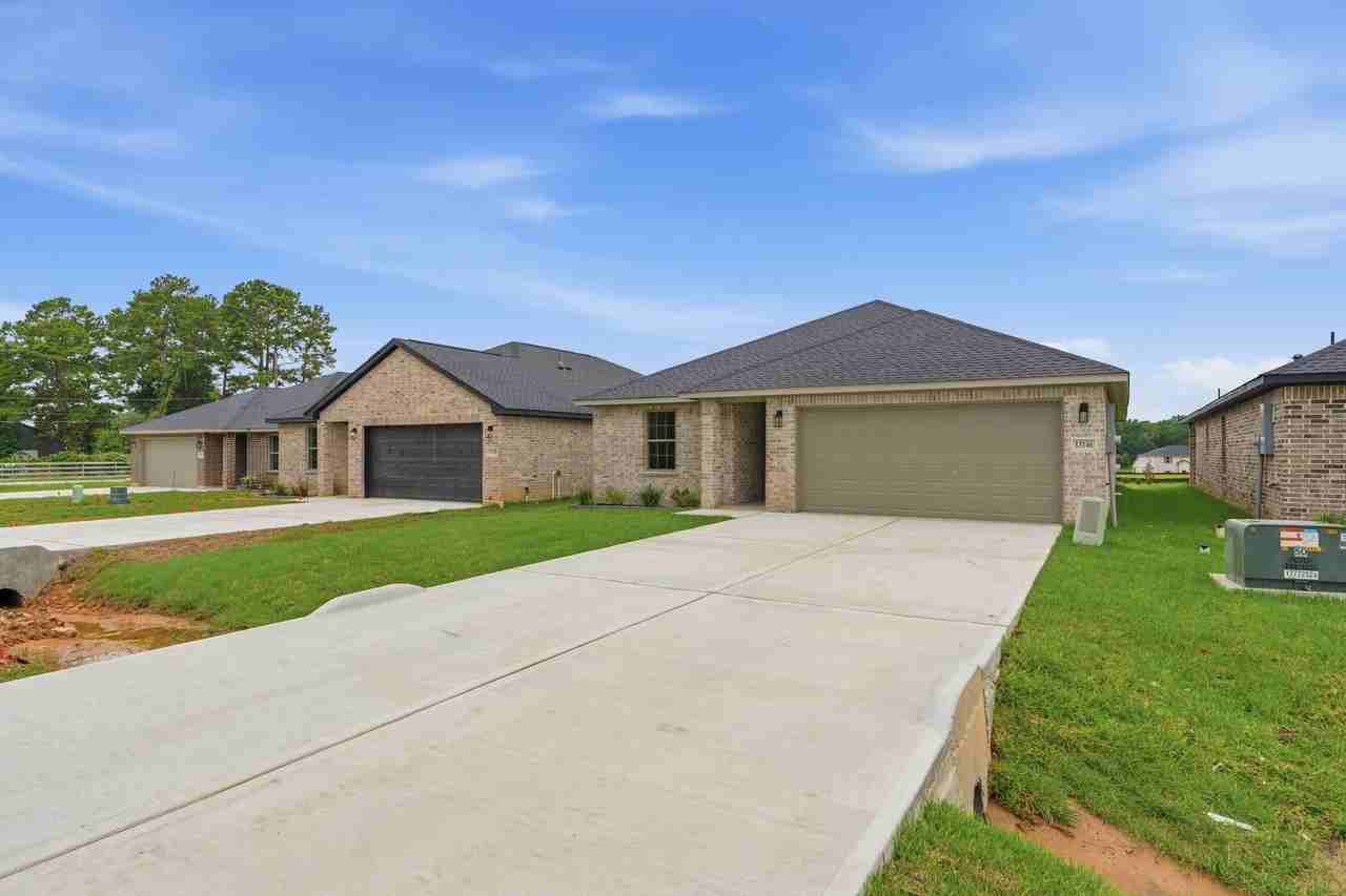 13146 Lake Conroe Bay Rd - Photo 2 of 39