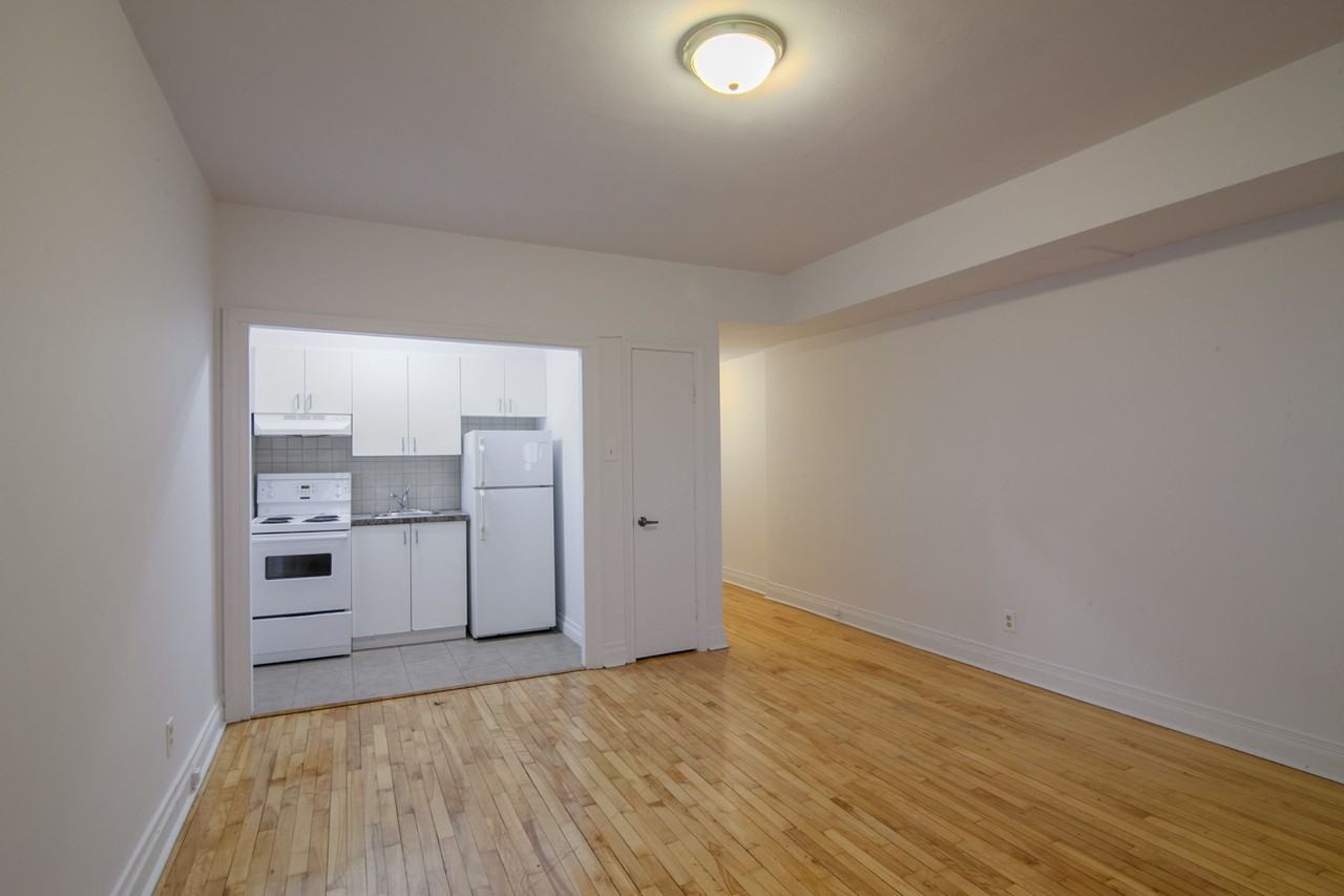 3014 Av Van Horne — photo 1