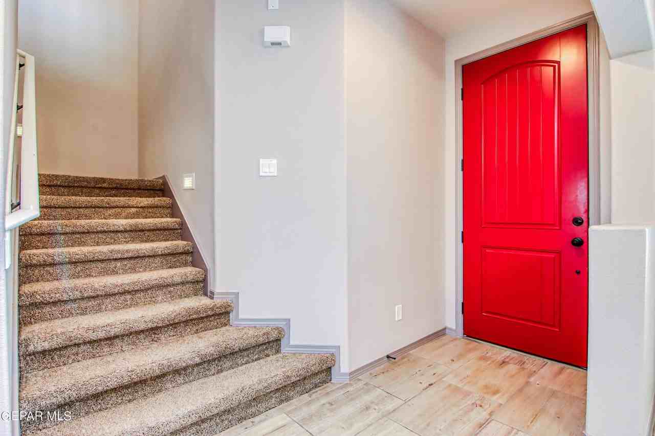 7545 Wolf Creek Dr - Photo 3 of 50