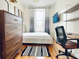 Private Bedroom in 4 Bedroom/1 Bathroom Home - Photo 1 of 1