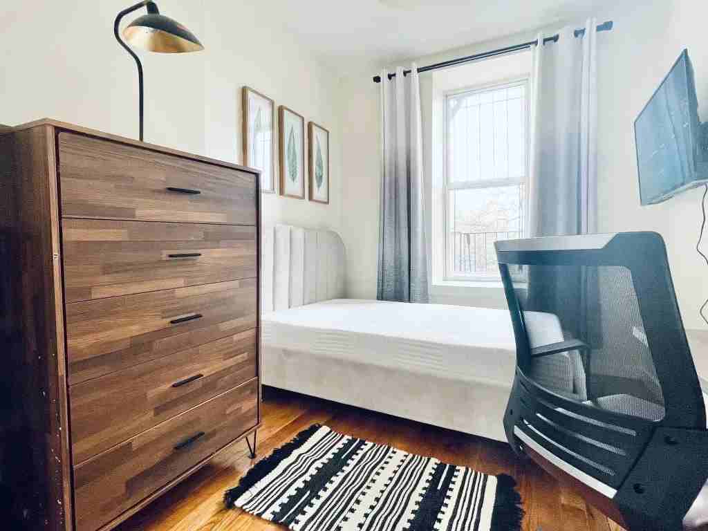 Private Bedroom in 4 Bedroom/1 Bathroom Home - Photo 3 of 6