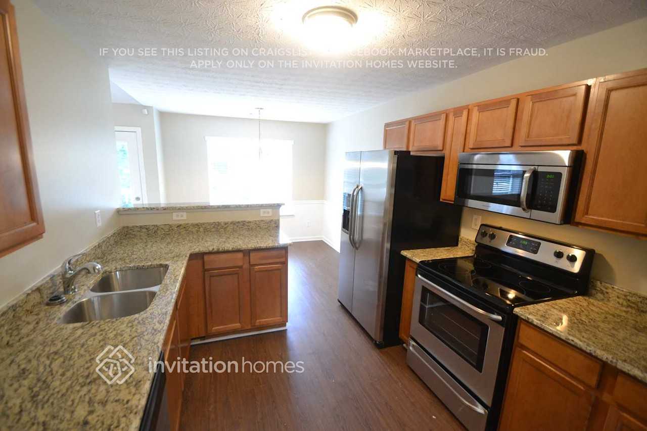 2959 Meadow Point Dr - Photo 4 of 9