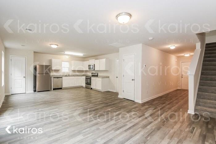 266 Christopher St - Photo 2 of 15