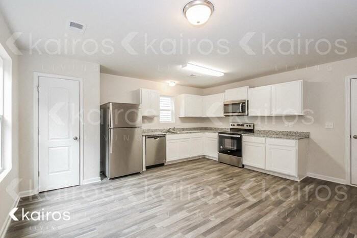 266 Christopher St - Photo 3 of 15