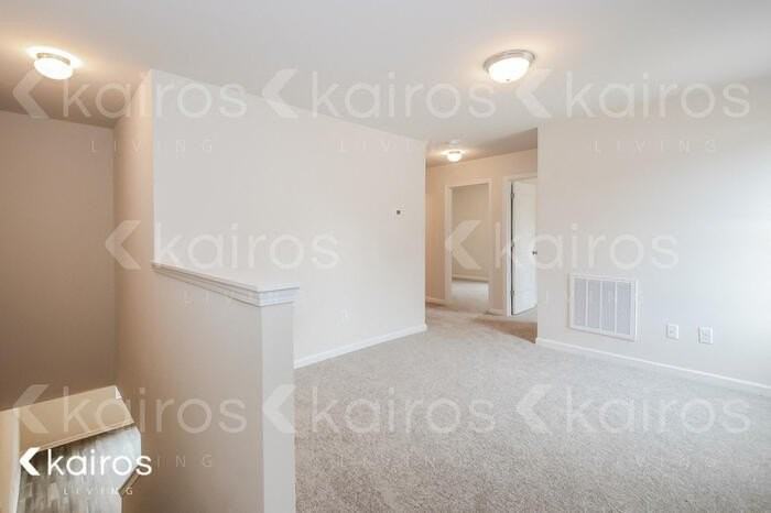 266 Christopher St - Photo 5 of 15