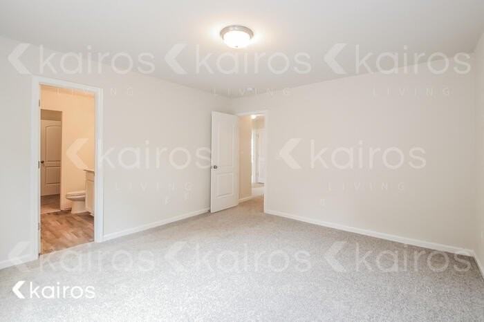266 Christopher St - Photo 6 of 15