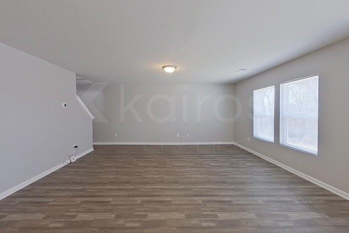 262 Christopher St - Photo 3 of 26
