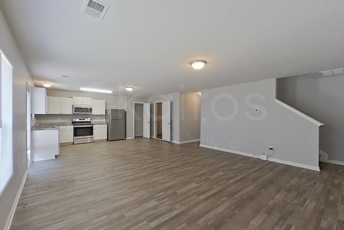 262 Christopher St - Photo 4 of 26
