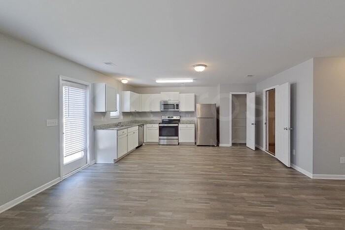 262 Christopher St - Photo 5 of 26