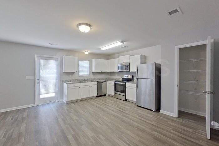 262 Christopher St - Photo 6 of 26