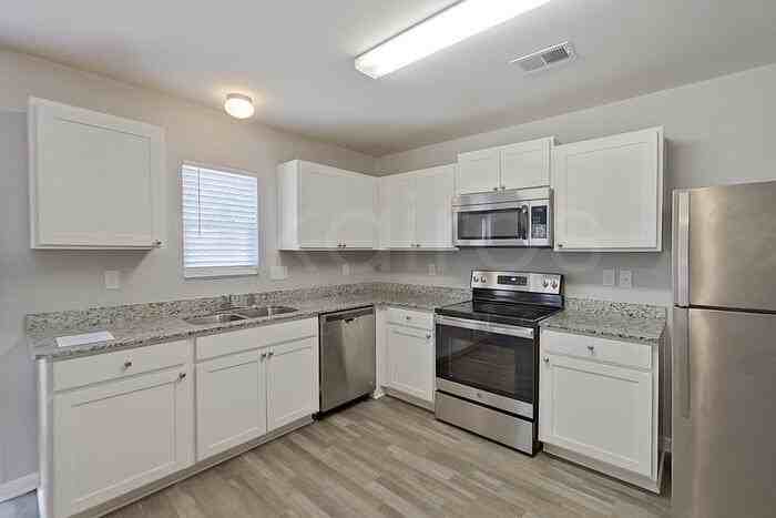 262 Christopher St - Photo 7 of 26