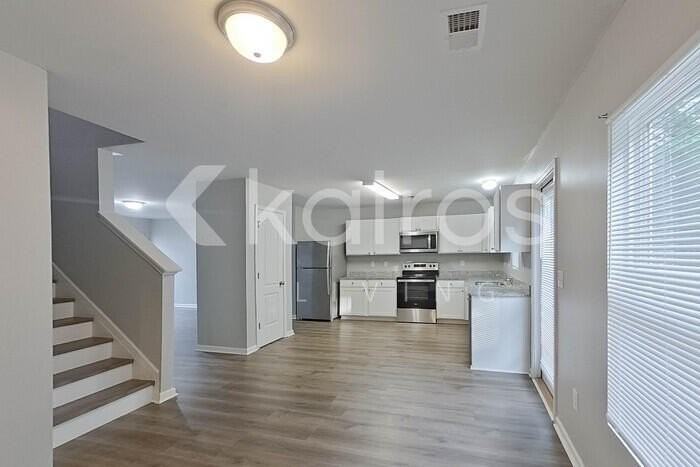 305 Cedar Rdg - Photo 6 of 27