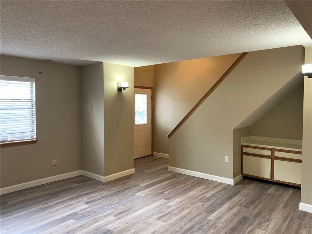 605 W Benton St #B - Photo 5 of 12