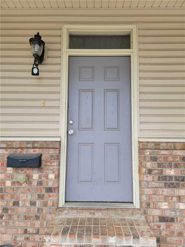180 Fair St - Photo 2 of 7