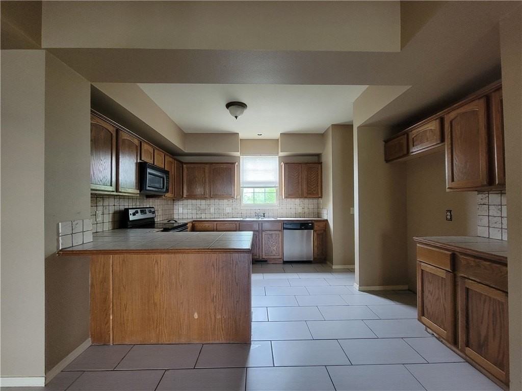 184 Fair St - Photo 4 of 8