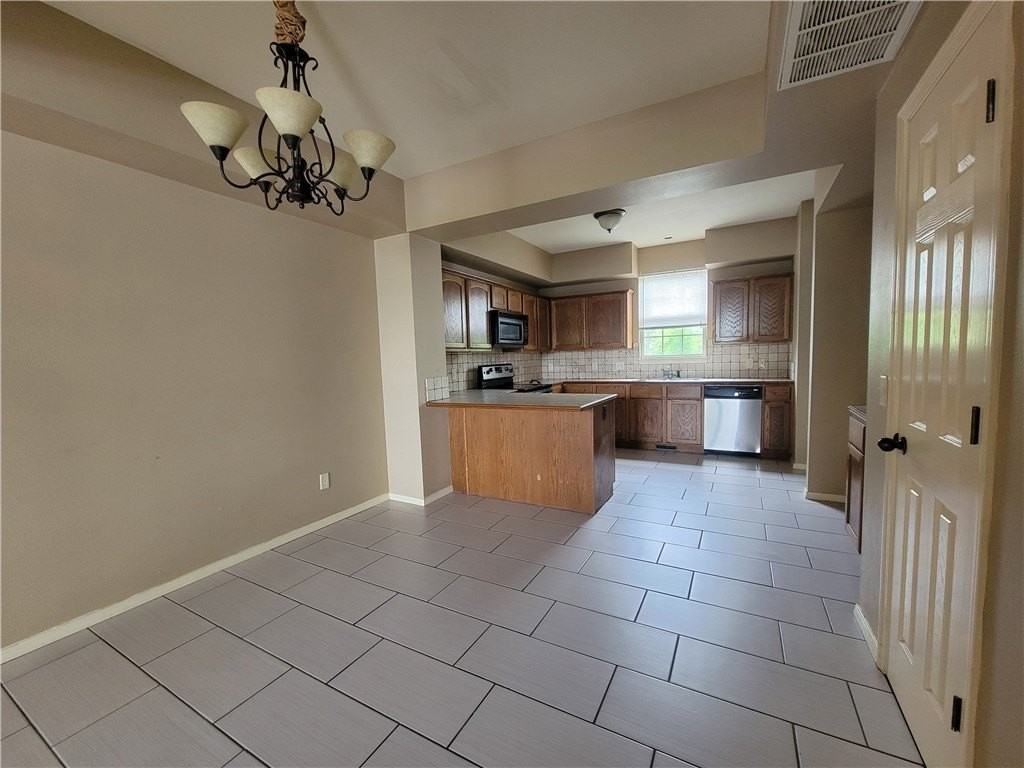 192 Fair St #192 - Photo 3 of 8