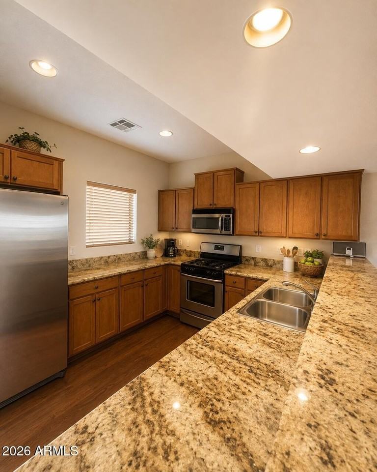 805 N Grapevine Cir - Photo 3 of 42